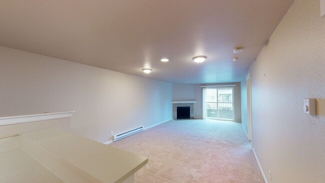 Building Photo - Charming 2-2 Condo in Moss Bay – Available April 5