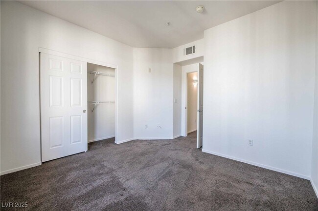 Building Photo - 7135 S Durango Dr