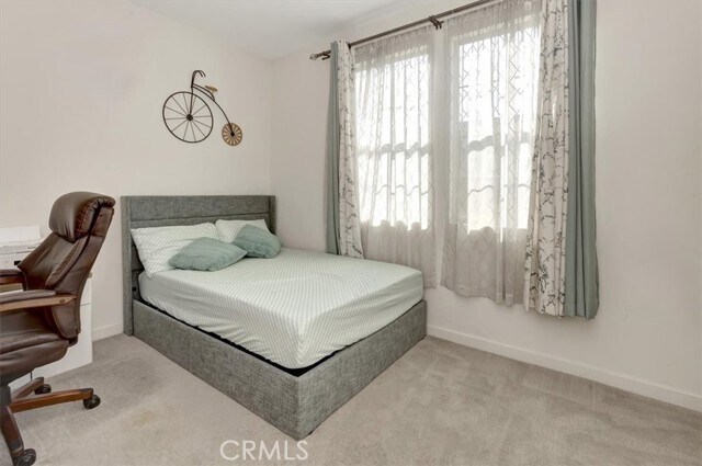 Building Photo - 13 Savannah