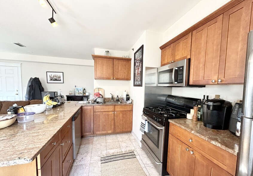 Building Photo - 916 Dorchester Ave