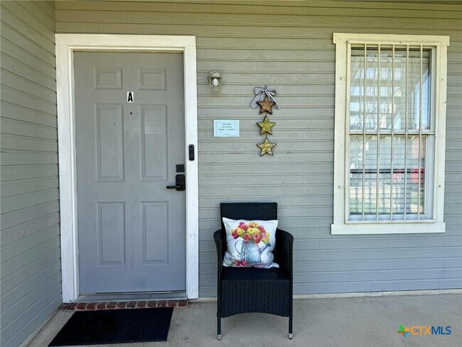 Primary Photo - 1008 Circle M Dr