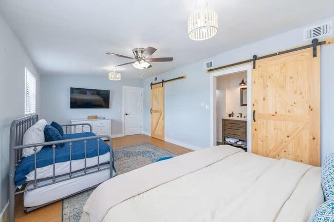 Building Photo - 3762 Catalina Rd