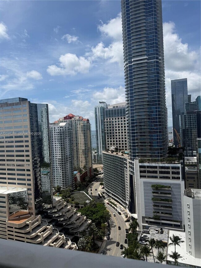 Building Photo - 950 Brickell Bay Dr
