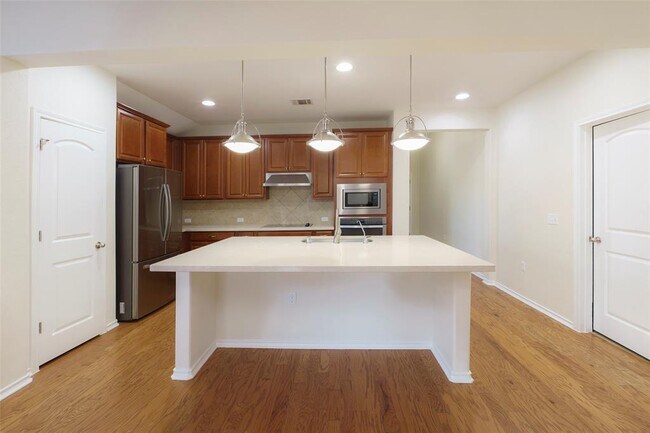 Building Photo - 13020 Kearns Dr