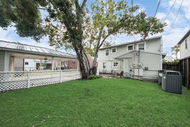 Building Photo - 2332 Sheridan St