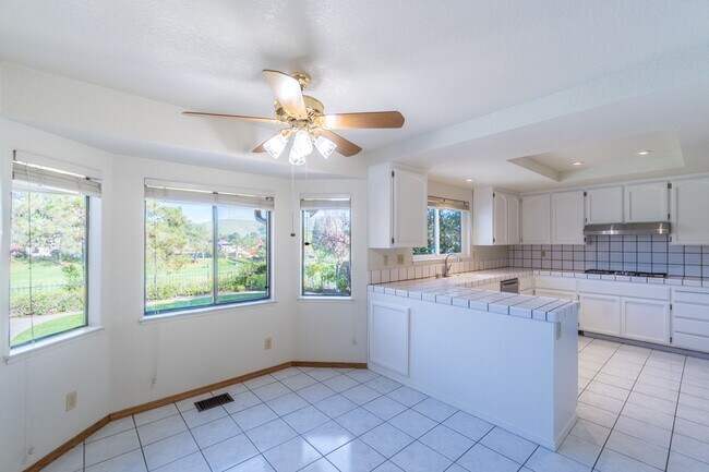 Building Photo - 2741 Seminole Dr