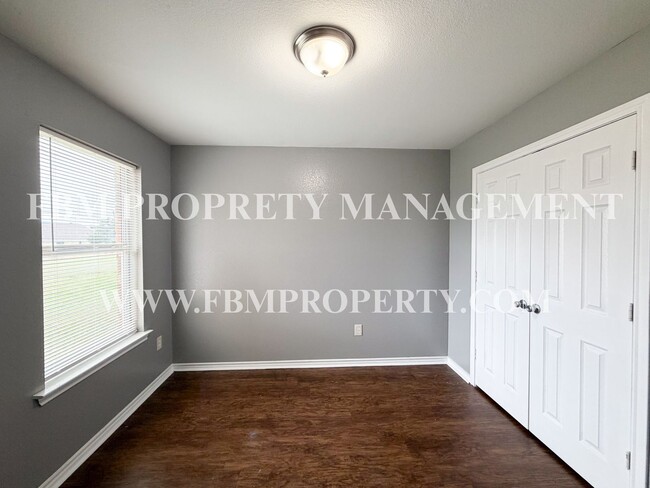 Building Photo - 1516 Drexal Dr