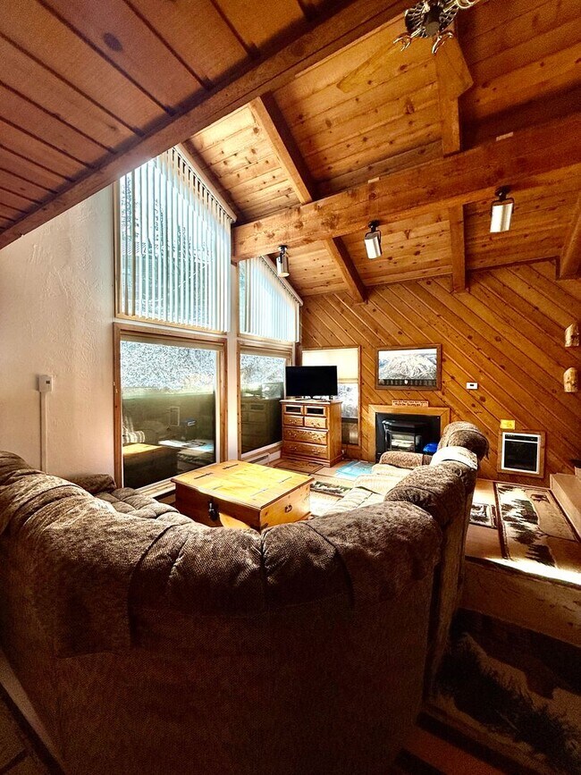 Building Photo - Fully Furnished 2BD/2BA Mountain Townhome | Cozy Pellet Stove | Parking Included