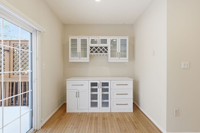 Building Photo - Unbeatable location near Lake Ridge Park and Marina, offering boating, fishing, wildlife and bird...