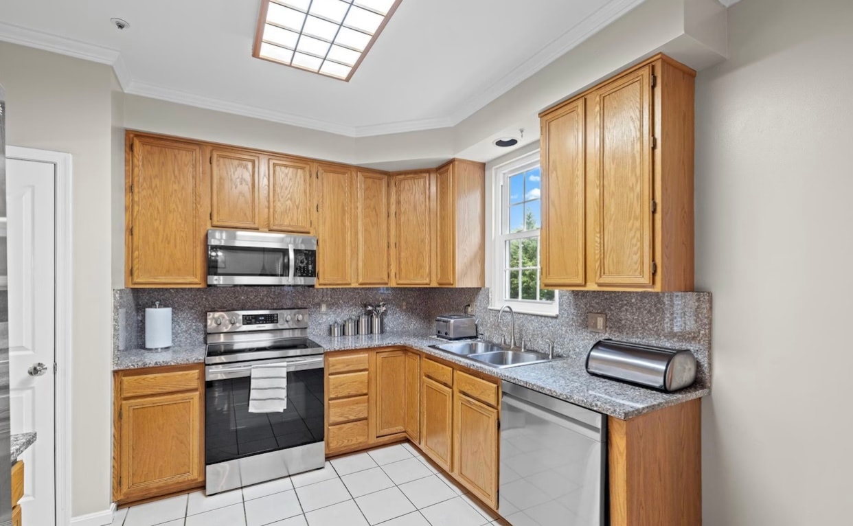 Building Photo - 5714 Silk Tree Dr