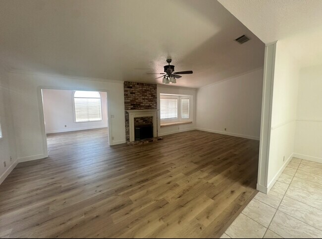 Building Photo - 1701 Ventura Way