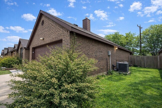 Building Photo - Spacious Single-Story Comfort with Covered Porch in Wilmer