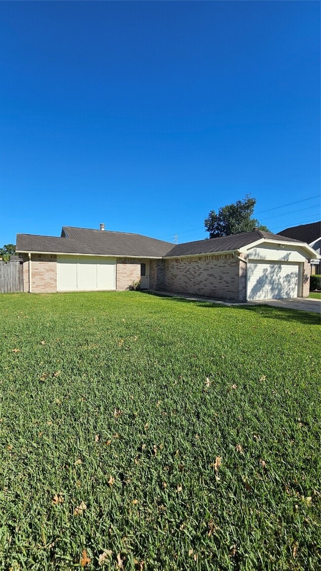 Building Photo - 543 Oakdale Dr