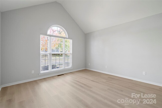 Building Photo - 20309 Northport Dr