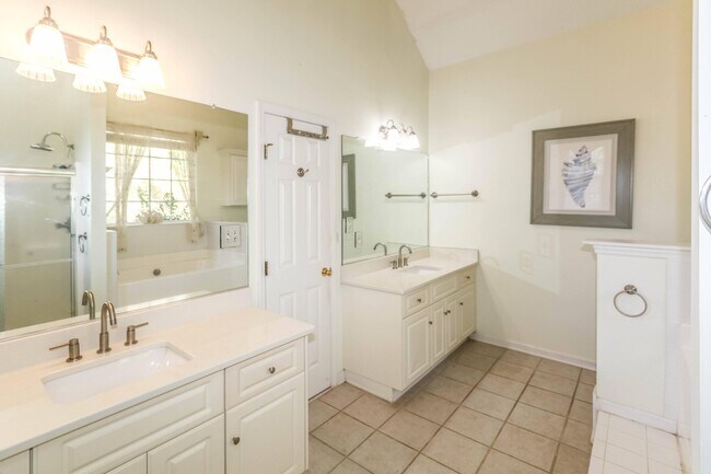 Building Photo - 5803 Carriage Hills Dr
