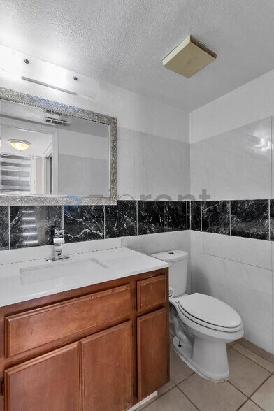 Building Photo - Unit