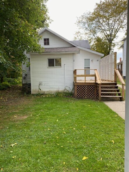 Entry - 319 Stewart Ave B Marlena