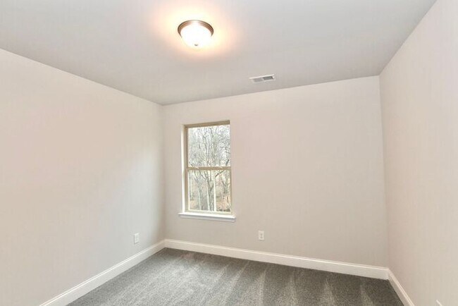 Building Photo - 229 Hellen Vly Dr