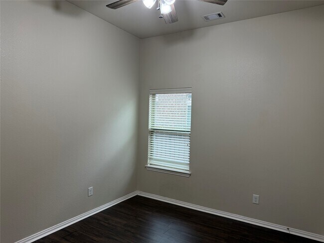 Building Photo - 29015 Davenport Dr