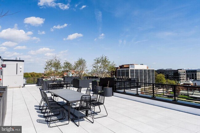 Building Photo - 811 S Columbus St