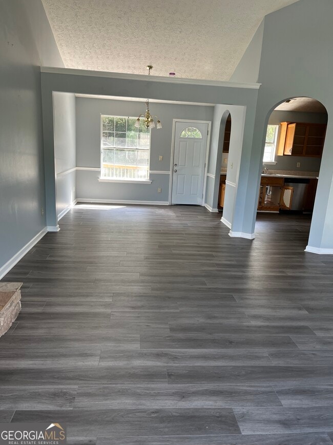 Building Photo - 506 Rosewood Cir