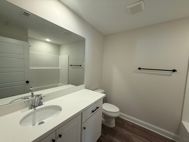 Building Photo - 132 Madisonville Dr