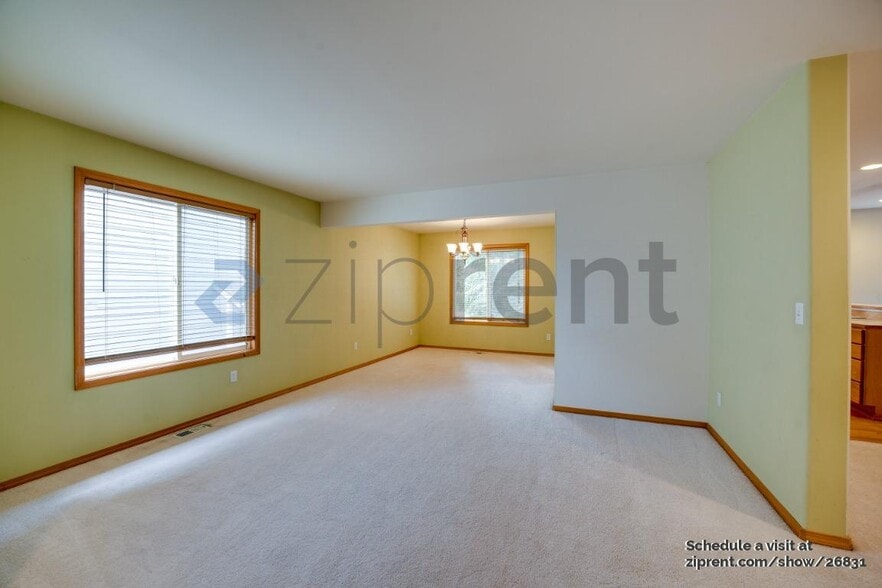 Building Photo - Unit
