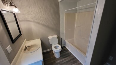 Building Photo - 211 West Dr