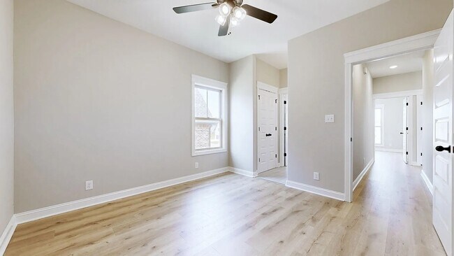 Building Photo - 529 Foxglove Ln