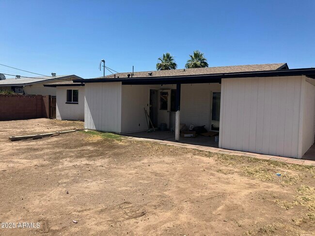 Building Photo - 3419 W Glenn Dr