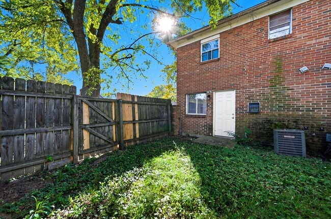 Building Photo - 2301 Jefferson Ave