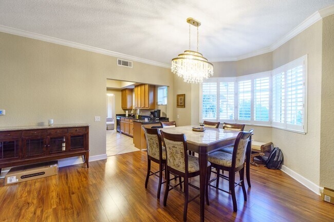 Building Photo - 3 BEDROOM TO 2 BATH SPACIOUS CONDO