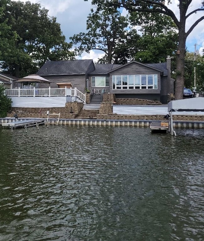 Primary Photo - 417 Lakeview Ct