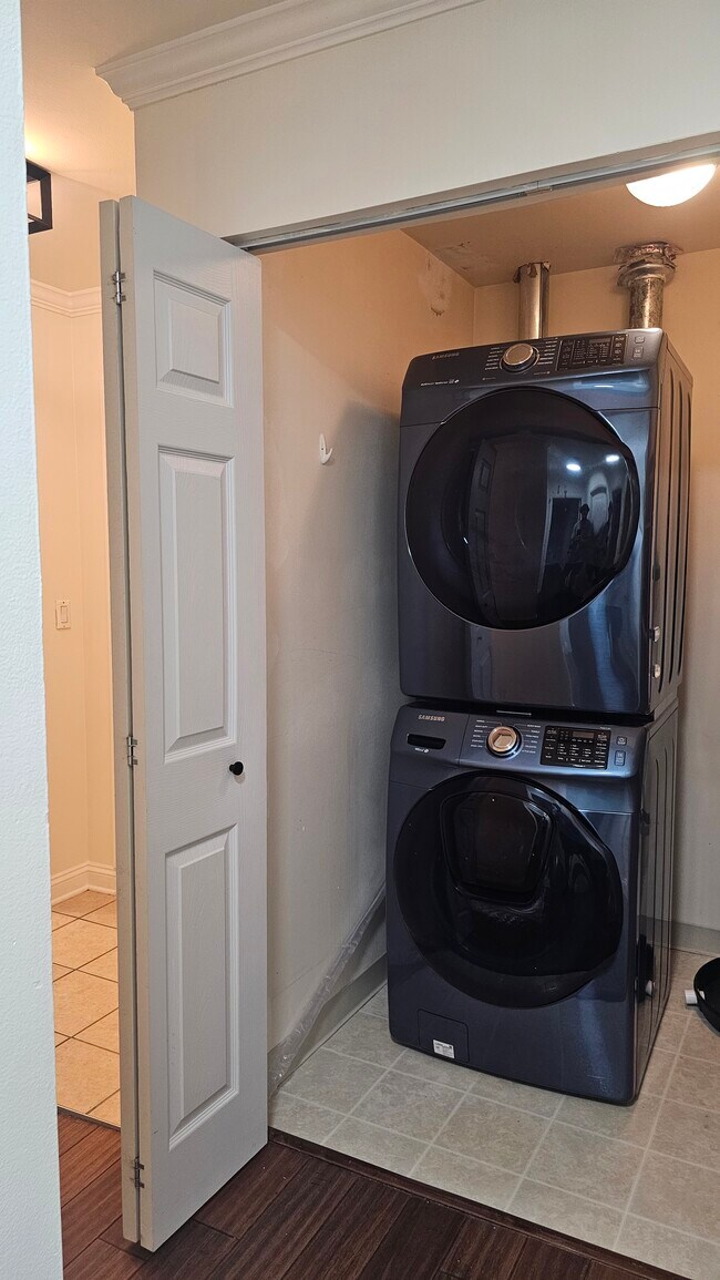 LAUNDRY ROOM - 1500 SW Skyline Blvd