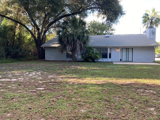 Building Photo - Charming 3 bedroom, 2 bathroom house with ...