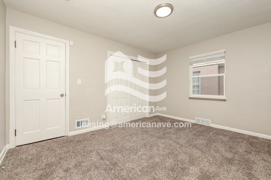 Building Photo - 1818 Parkhill Dr