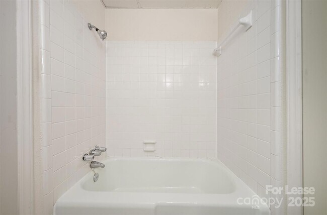 Building Photo - 824 6th St NW