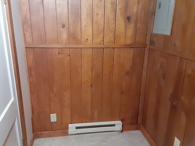 Building Photo - 308-302 E Park St