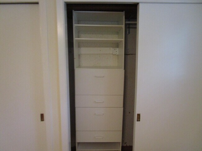 Building Photo - 305 Manor Dr