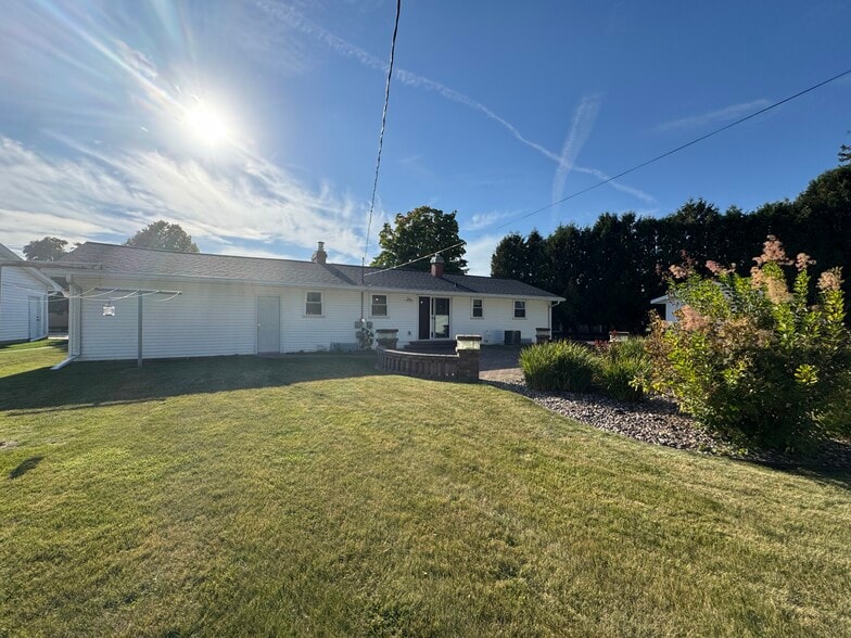 Exterior Rear - 1798 Chateau Dr