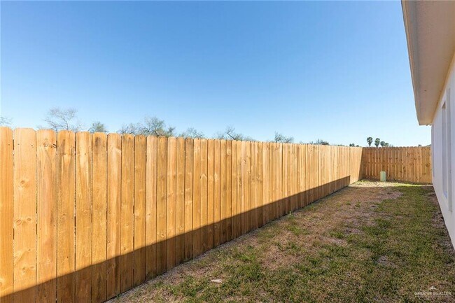 Building Photo - 3405 E Zinnia Ave