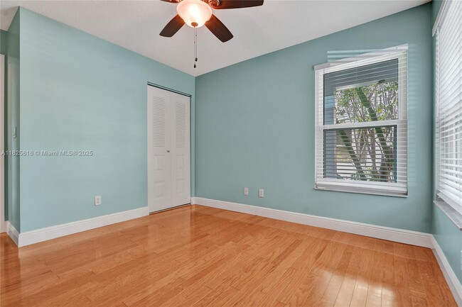 Building Photo - 8820 Woodside Ct