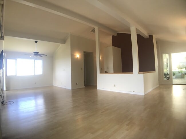 Building Photo - Kaimuki Wilhemina Rise gated home! Spectac...