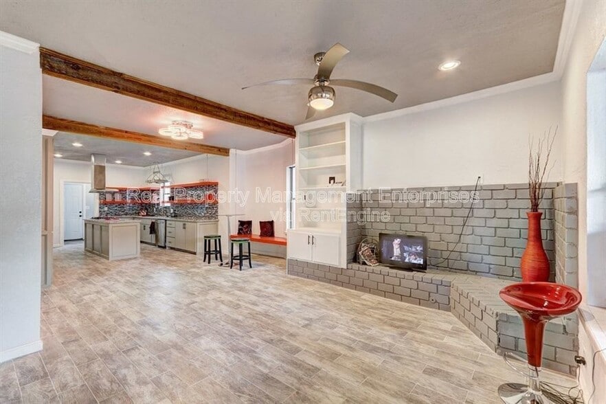 Building Photo - 1725 N McKinley Ave