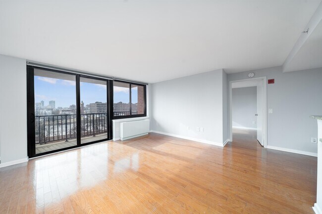 Building Photo - 700 Grove St