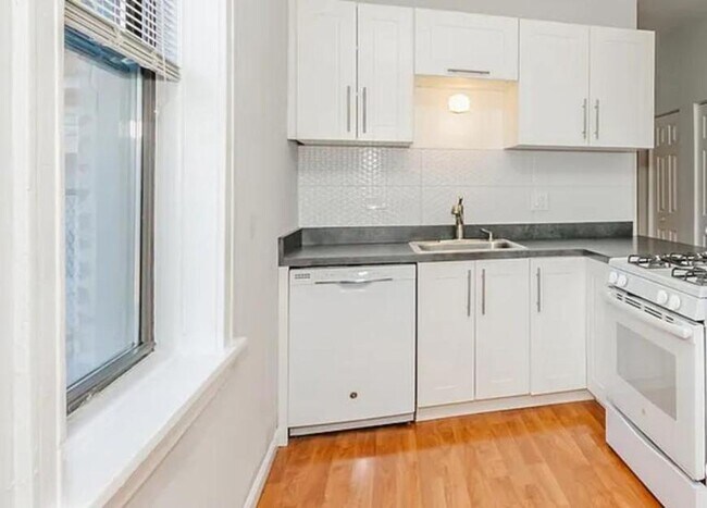 Primary Photo - 2 bedroom in Chicago IL 60622