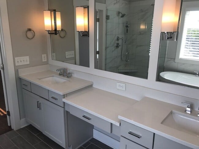 Building Photo - 1104A W Grove Ave