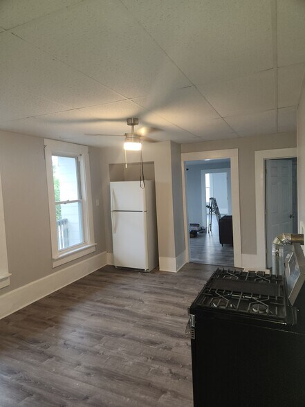 Building Photo - 368 Merrimack St