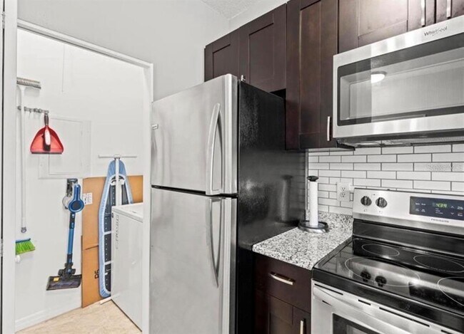 Building Photo - 4115 Chatham Oak Ct