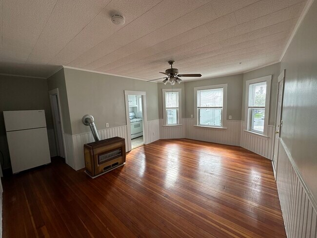 Building Photo - 47 Davis St